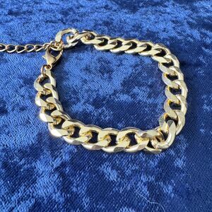 5/$25 Gold Small Chain Loop Bracelet NWOT